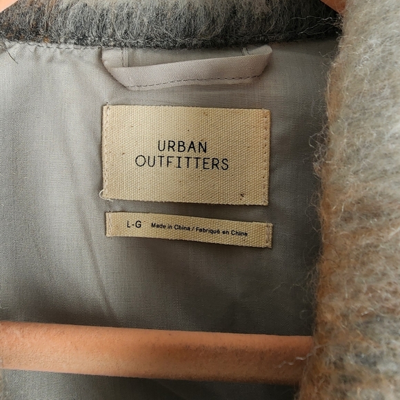 UO URBAN OUTFITTERS Grey Plaid Shirt Jacket Shacket sz large - Picture 7 of 9